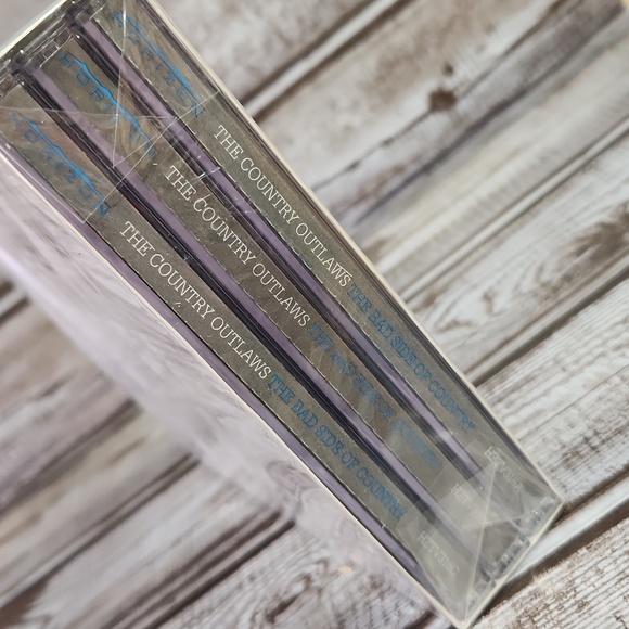 CD pack...The Country Outlaws. - Picture 8 of 9